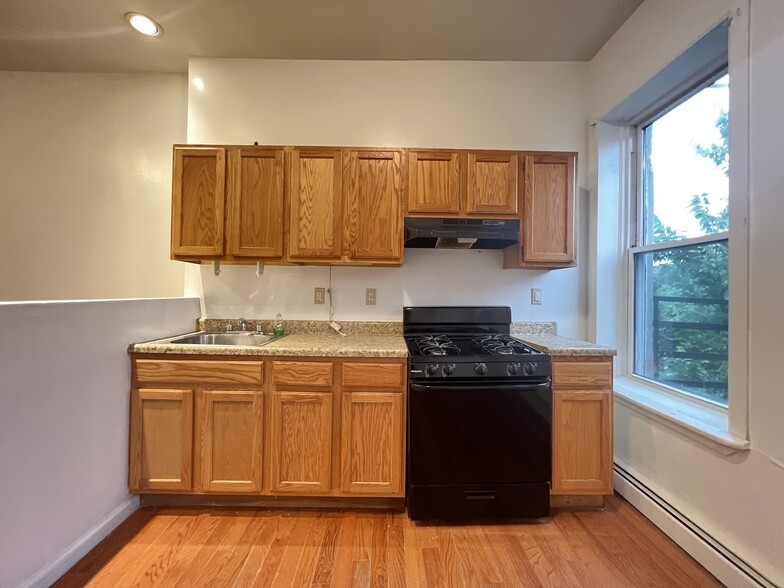 Primary Photo - 297 Forrest St