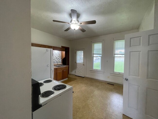 Building Photo - 334O