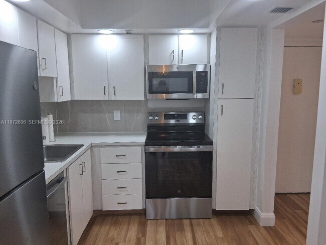 Building Photo - 1000 St Charles Pl