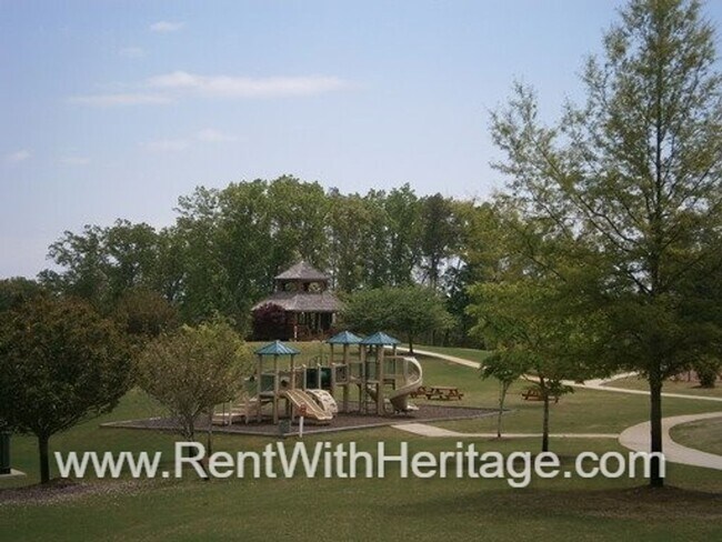 Building Photo - WOW!!...GORGEOUS!!..UPGRADES /AMAZING MASTER/ FENCED YD/ SWIM-TENNIS