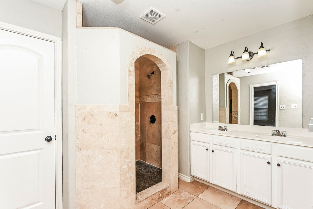 Building Photo - 517 Creekbend St