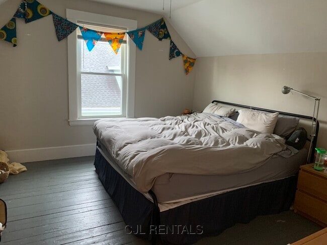 Building Photo - 107 Chestnut St