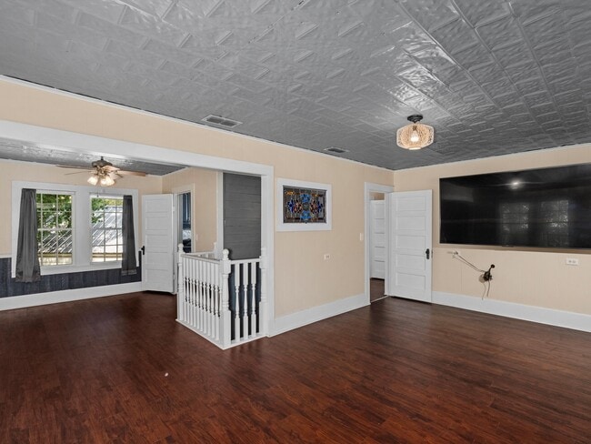 Building Photo - 107 St John St