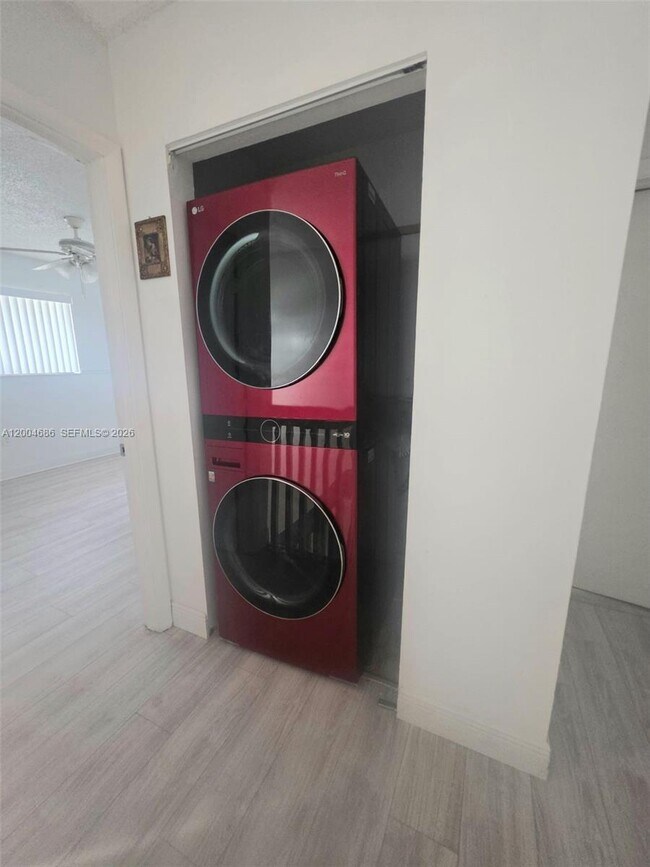 Building Photo - 8958 W Sample Rd