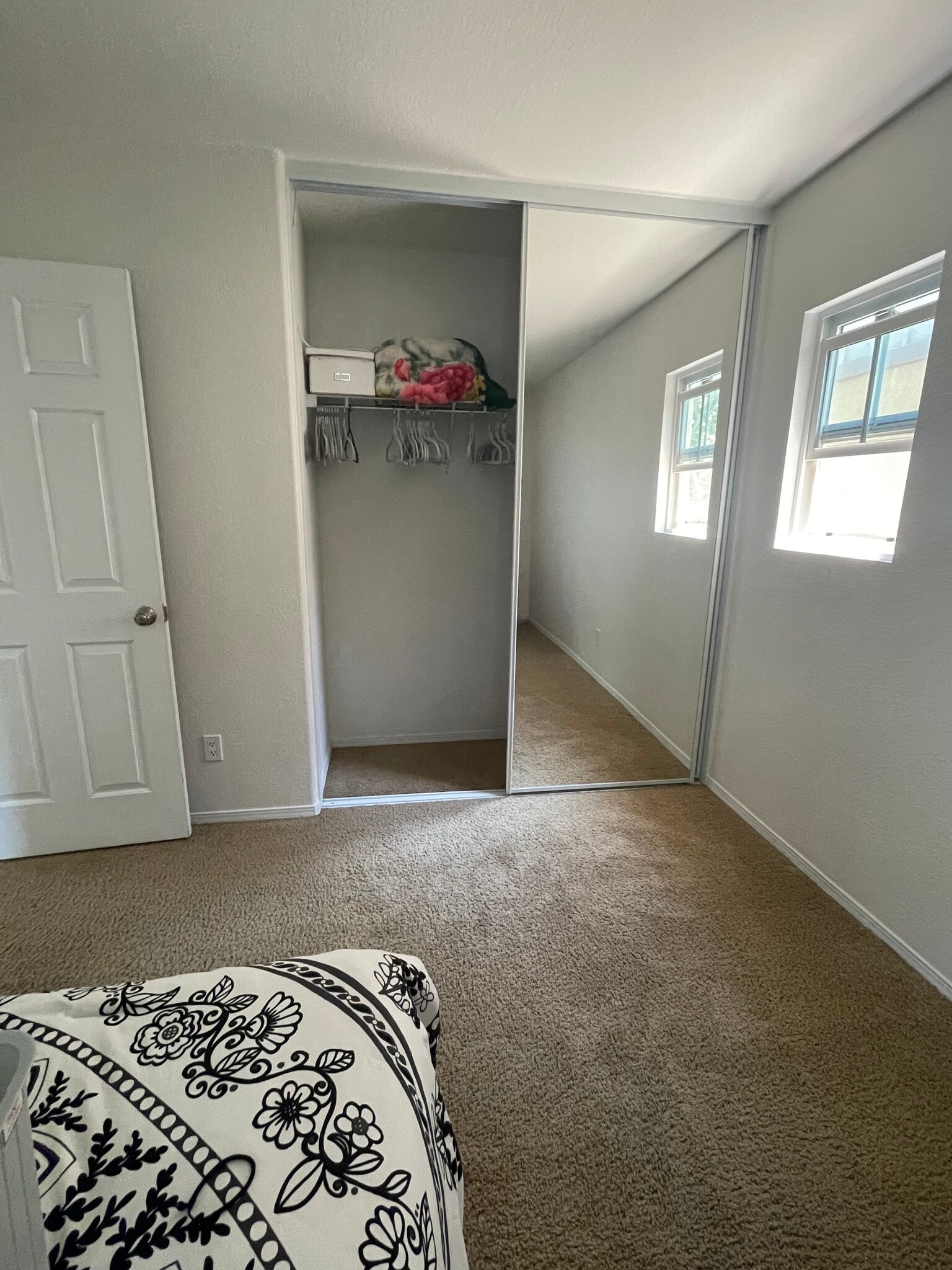 Building Photo - 2544 Kenwood Ct