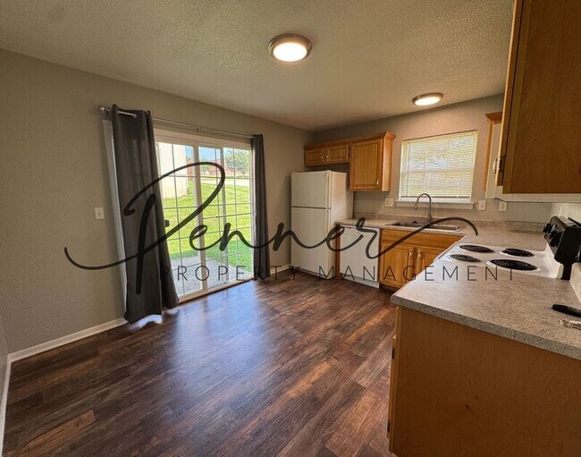Building Photo - 1401 SE Henley Ct