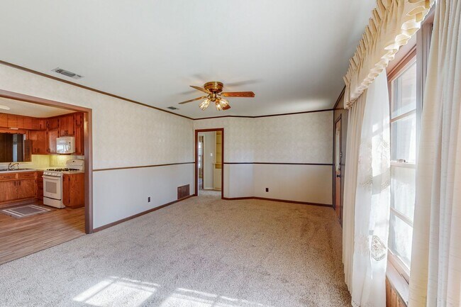 Building Photo - Charming 3-Bedroom Gem with Mid-Century Fl...