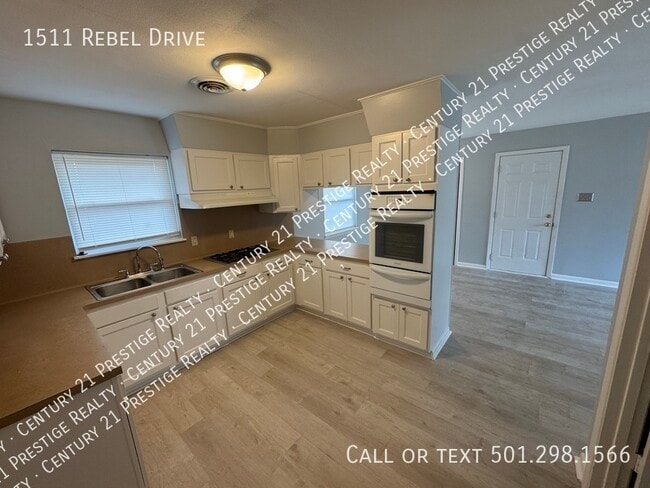 Building Photo - 1511 Rebel Dr