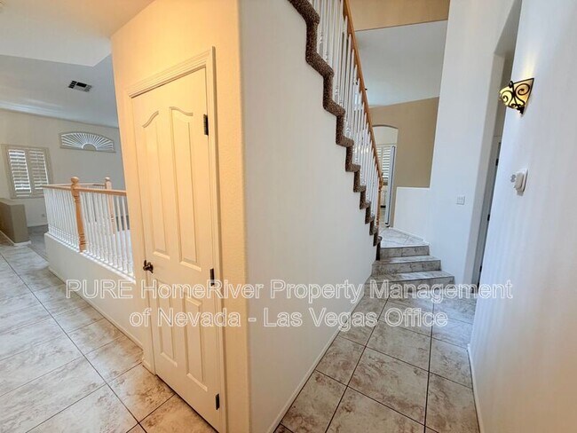 Building Photo - 2121 Stone Croft St