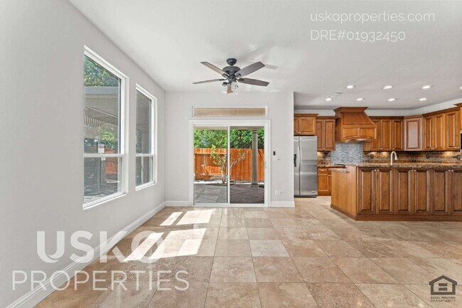 Building Photo - "Spacious 4-Bedroom Retreat with 2.5 Baths...