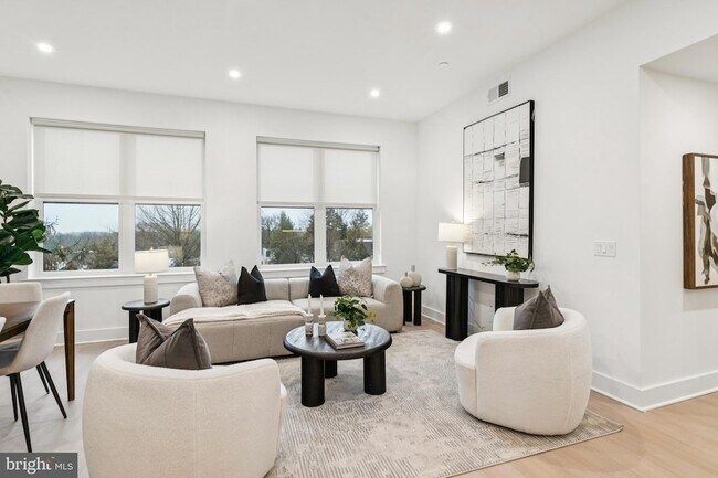 Building Photo - 30 W Allens Ln