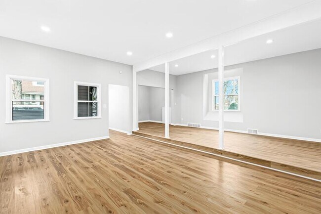 Building Photo - 3428 Carpenter Avenue