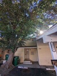 Building Photo - Cozy Two Bedroom, One and a Half Bath Town...