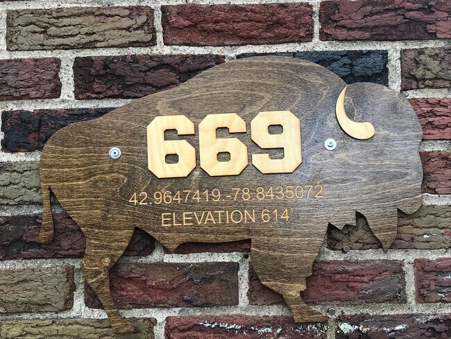 Primary Photo - 669 Englewood Avenue