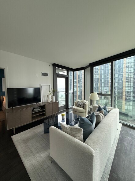 Building Photo - 450 E Waterside Dr