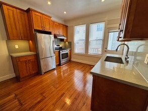 Building Photo - 523 Natoma St