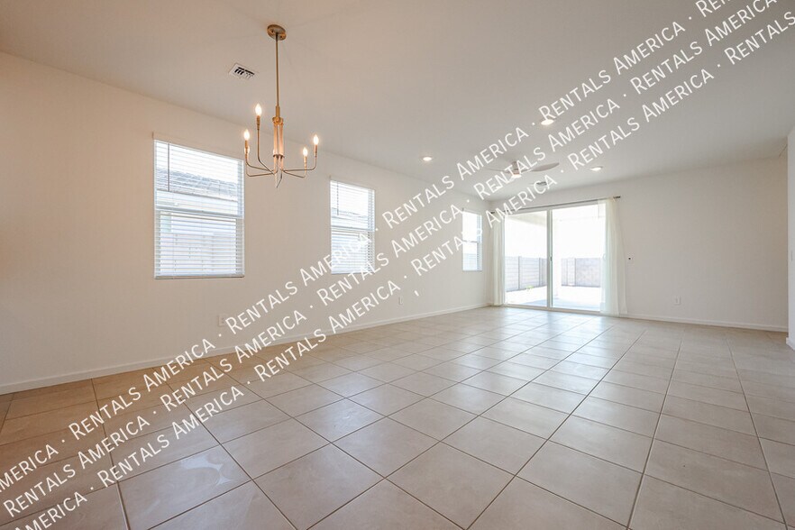 Building Photo - 3380 N Camden Dr