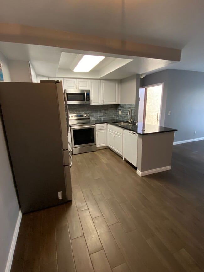 Building Photo - 2BD / 1BA Apartment with AC and parking in Mission Valley!