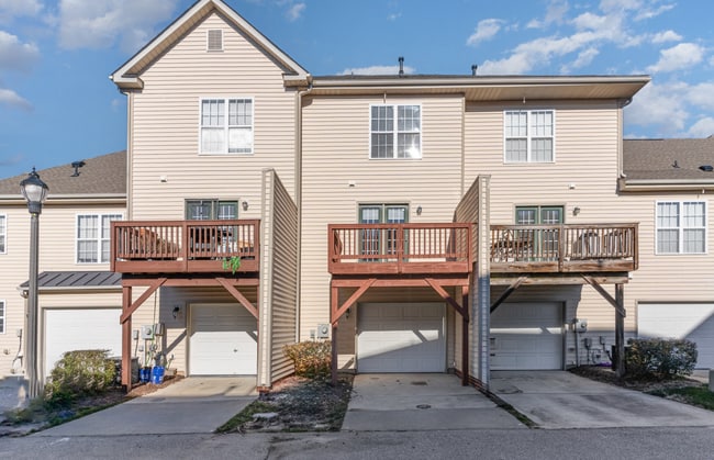 Building Photo - **Available in March!** 3 Level Townhome with Garage in Brier Creek