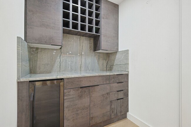 Building Photo - 12417 Quincy Ln