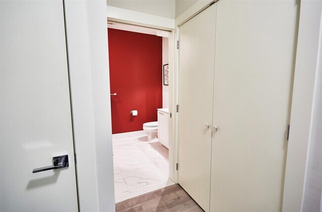 Building Photo - 20 Burling Ln