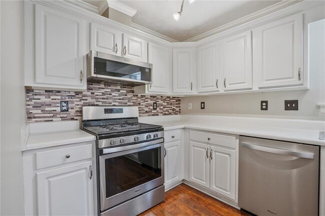 Building Photo - 4910 Lakebrooke Run