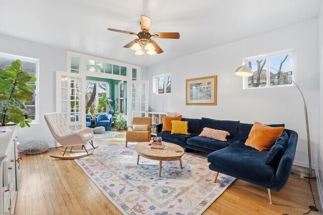 Building Photo - 7657 N Greenview Ave