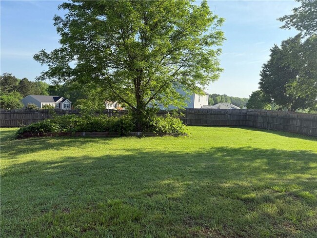 Building Photo - 15 Parkview Ln