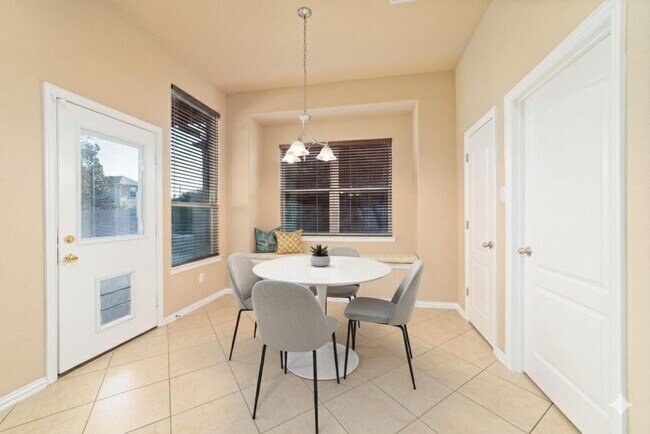 Building Photo - 2051 Brodie Ln