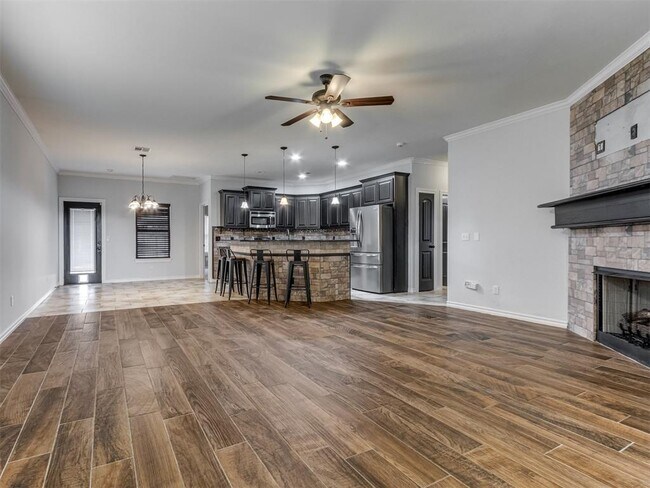 Building Photo - 7201 Meadow Lake Dr