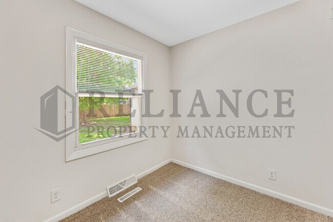 Building Photo - 2449 W 25th St N