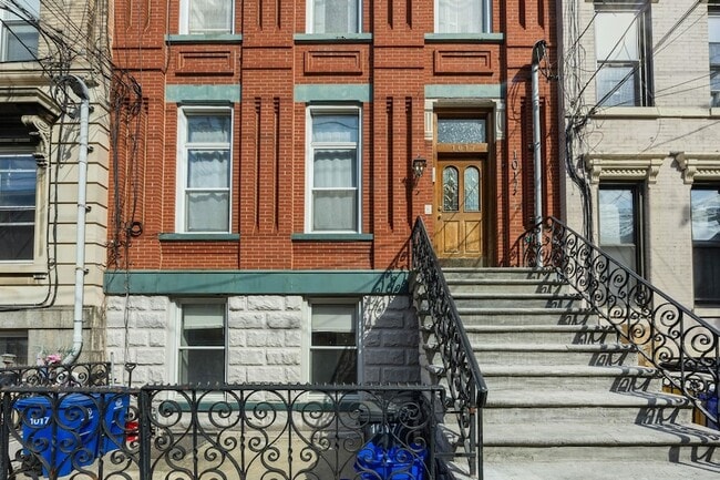 Building Photo - 1017 Park Ave