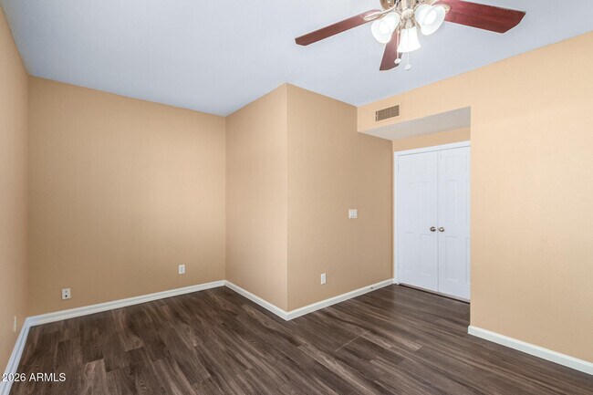 Building Photo - 6121 E Saddleback St