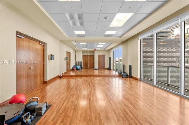 Building Photo - 1060 Brickell Ave