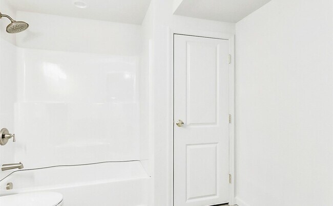 Building Photo - Beautiful 4 bedroom, 2 bath home in Southe...