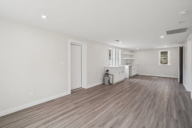 Building Photo - 2700 Alhambra Cir