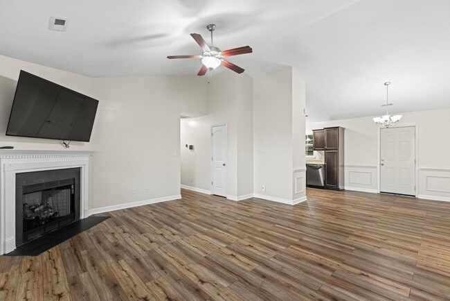 Building Photo - Available now in Sneads Ferry, NC! Close to base