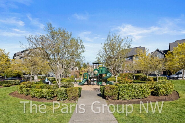 Building Photo - Stylish Model Hm in Issaquah Highlands * Park-Facing, EV Charger, Designer Upgrades & Very Walkable!