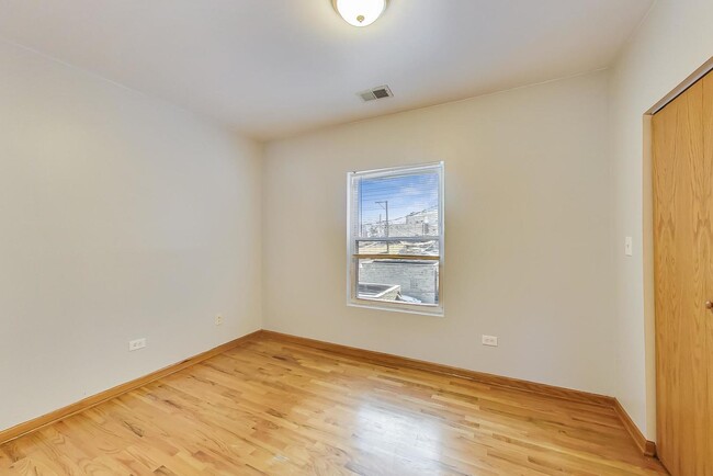 Building Photo - 1452 W Cortez St