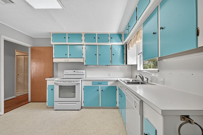 Building Photo - 10005 Hazelhurst Dr