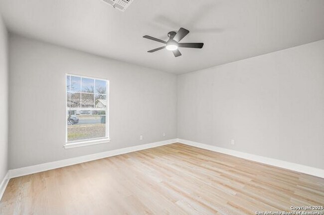 Building Photo - 8427 Glen Ct
