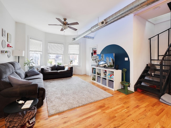 Building Photo - 1148 W Belmont Ave