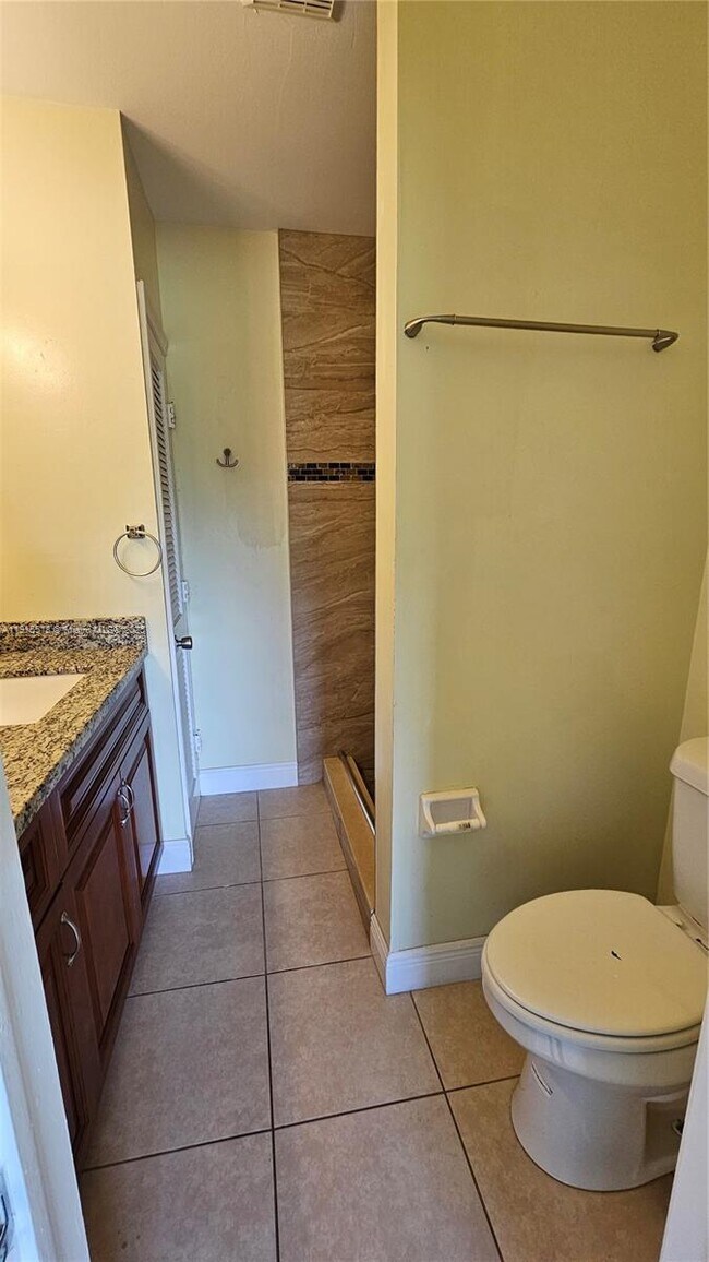 Building Photo - 8901 NW 38th Dr