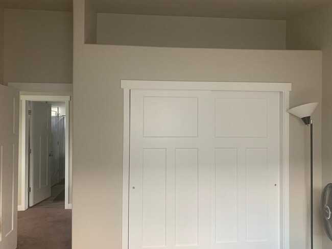 Building Photo - 593 W Life Dr