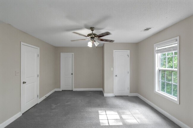 Building Photo - Beautiful 4 Bedrooms + Bonus Room on Nearly 1 Acre in Stockbridge! ?