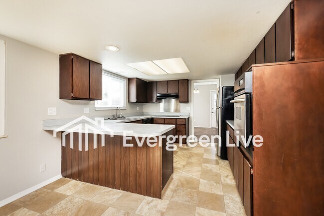 Building Photo - 5620 Northford Rd