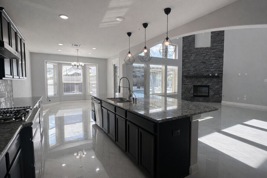 Building Photo - 2406 Trocadero Ln