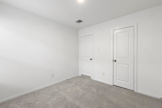 Building Photo - 3064 Fantasy Ter Dr