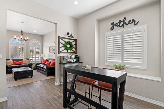 Building Photo - 2037 Shreya St
