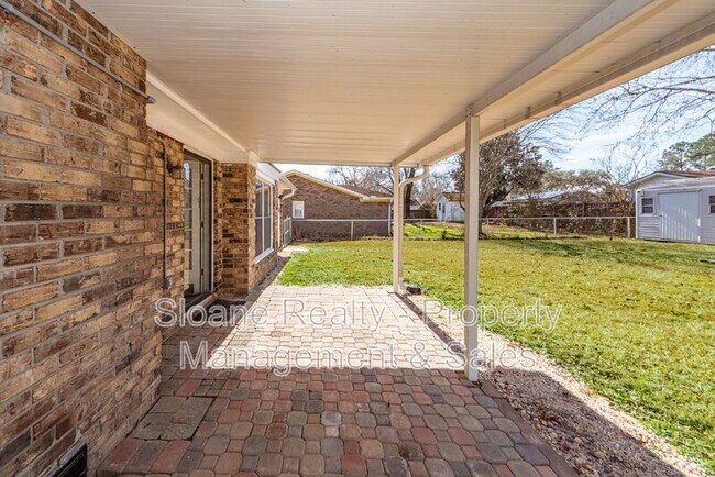 Building Photo - 176 Foxborough Rd